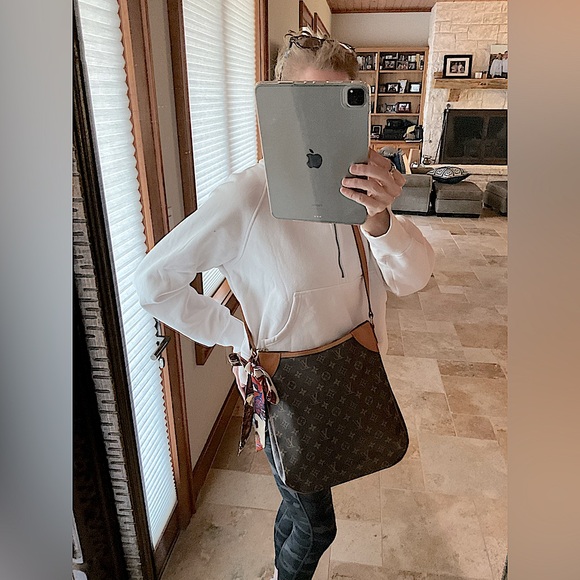 Authentic Louis Vuitton Odeon MM Monogram - Picture 14 of 16